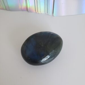 labradorite palm stone small (blue flash)