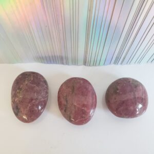 Energy Crystals Rhodonite Palm Stone S (2)