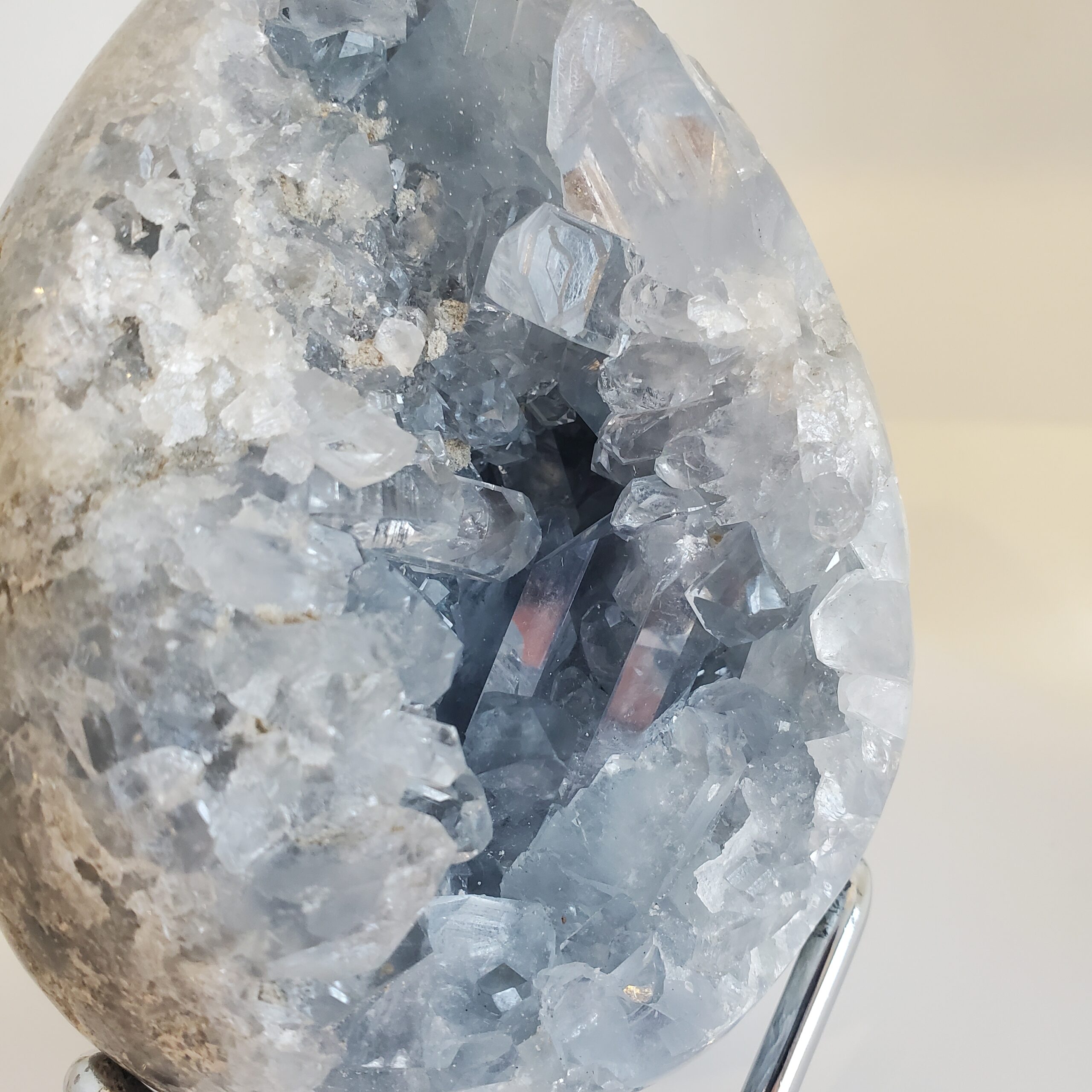 celestite egg w stand
